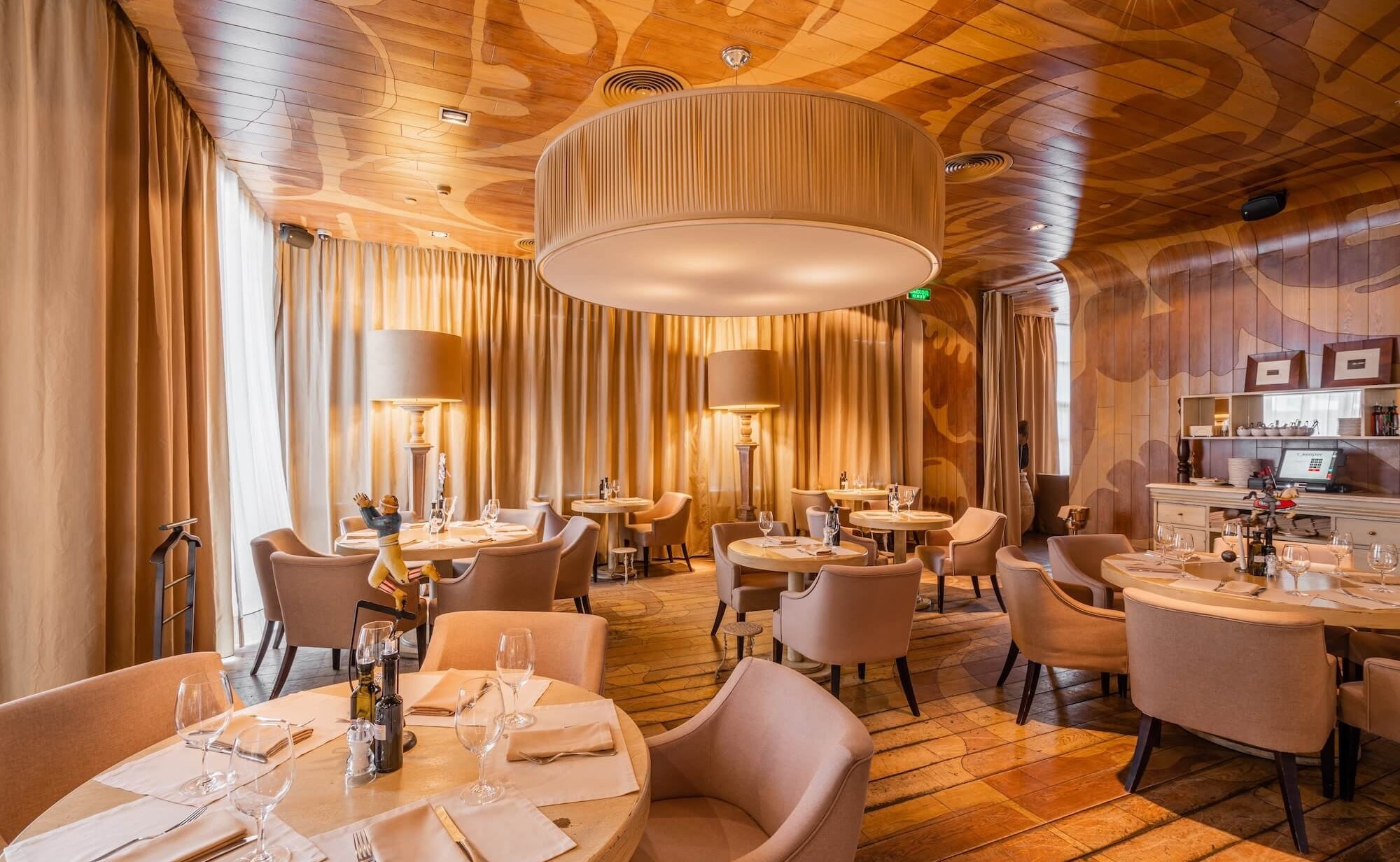 Luxurious restaurant interior featuring elegant decor, warm lighting, and refined wood finishes, used as a homepage banner to highlight Supr Bueno’s custom Shopify web design services for upscale restaurants, fine dining establishments, and premium hospitality brands.